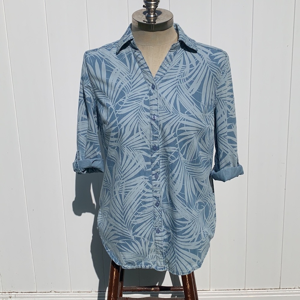 NWT {Chico’s} Button Down Shirt
